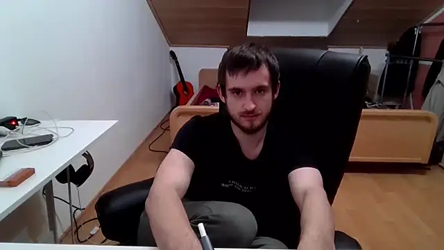 Snapshot of Bez3ybik chatting on 11-16-25, 02:17 Bez3ybik online show from 11-16-25, 02:17