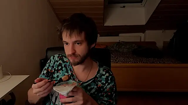 Snapshot of Bez3ybik chatting on 01-08-26, 08:55 Bez3ybik online show from 01-08-26, 08:55