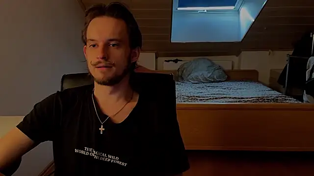 Snapshot of Bez3ybik chatting on 03-13-26, 10:11 Bez3ybik online show from 03-13-26, 10:11