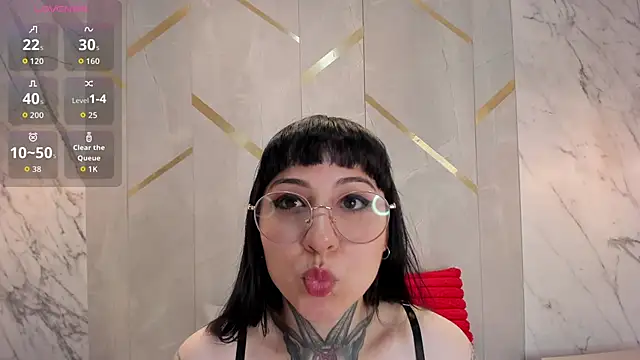 Snapshot of Ravenna666_ chatting on 11-16-25, 01:06 Ravenna666 online show from 11-16-25, 01:06