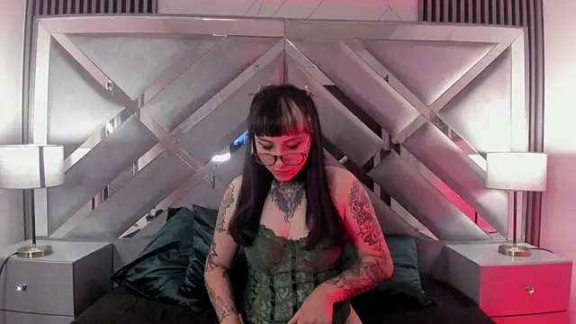 Snapshot of Ravenna666_ chatting on 01-14-26, 12:22 Ravenna666 online show from 01-14-26, 12:22