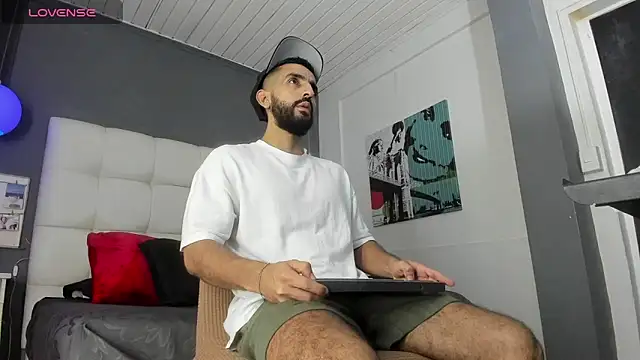 Snapshot of Yiyo10_ chatting on 02-08-26, 04:16 Yiyo10 online show from 02-08-26, 04:16