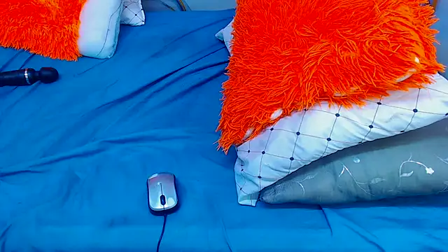 Snapshot of SEXYELLOWALICE chatting on 02-15-26, 02:19 SEXYELLOWALICE online show from 02-15-26, 02:19