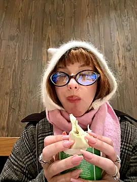 Snapshot of Only_April chatting on 09-30-25, 11:59 Only April online show from 09-30-25, 11:59