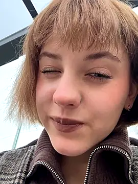 Snapshot of Only_April chatting on 10-10-25, 09:19 Only April online show from 10-10-25, 09:19