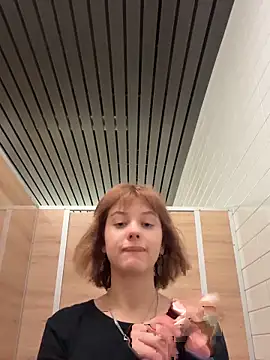 Snapshot of Only_April chatting on 10-29-25, 08:27 Only April online show from 10-29-25, 08:27