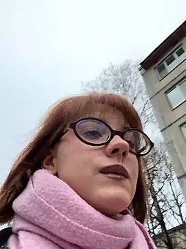 Snapshot of Only_April chatting on 11-11-25, 11:21 Only April online show from 11-11-25, 11:21