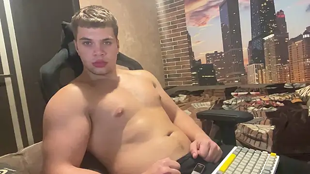 MusclePhantom online show from 10-07-25, 08:28