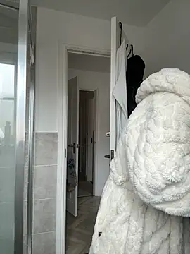 Snapshot of BELLABLACKXUK chatting on 10-13-25, 09:53 BELLABLACKXUK online show from 10-13-25, 09:53