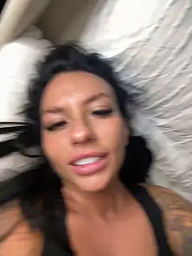 Snapshot of BELLABLACKXUK chatting on 10-18-25, 12:13 BELLABLACKXUK online show from 10-18-25, 12:13