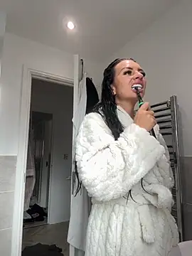 Snapshot of BELLABLACKXUK chatting on 11-11-25, 11:10 BELLABLACKXUK online show from 11-11-25, 11:10