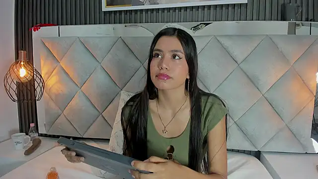 Snapshot of Baby-Rouse_ chatting on 11-18-25, 04:22 Baby-Rouse online show from 11-18-25, 04:22