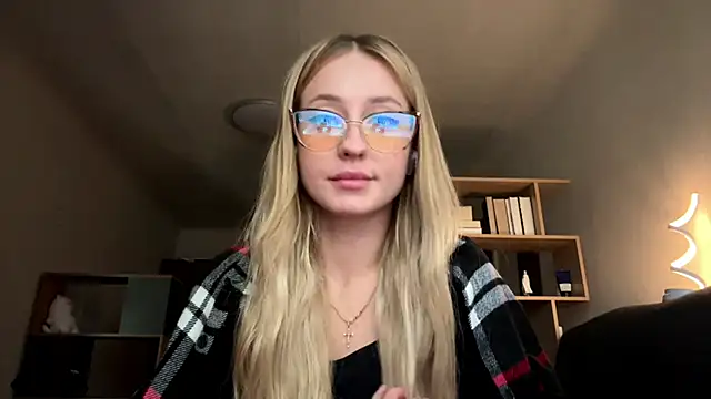 Snapshot of Jetta_Corsacami chatting on 09-14-25, 01:32 Jetta Corsacami online show from 09-14-25, 01:32