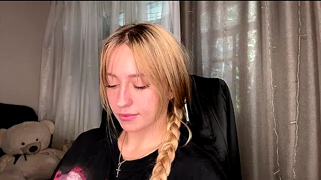 Snapshot of Jetta_Corsacami chatting on 09-21-25, 11:34 Jetta Corsacami online show from 09-21-25, 11:34