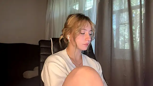 Snapshot of Jetta_Corsacami chatting on 09-24-25, 10:29 Jetta Corsacami online show from 09-24-25, 10:29