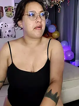 Laureen se online show from 06-23-26, 04:43