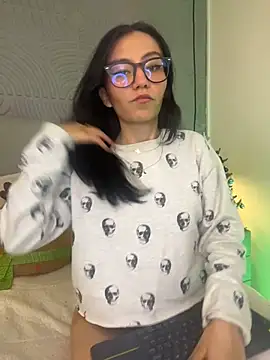 eviegothel  online show from 12-02-25, 08:26