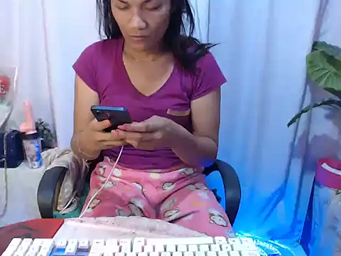 Snapshot of hot_gold69 chatting on 06-03-26, 09:31 hot gold69 online show from 06-03-26, 09:31