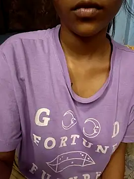 Snapshot of Ema-01 chatting on 09-25-25, 05:16 Ema-01 online show from 09-25-25, 05:16