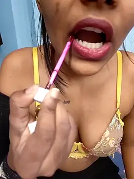 Snapshot of Ema-01 chatting on 11-25-25, 09:42 Ema-01 online show from 11-25-25, 09:42