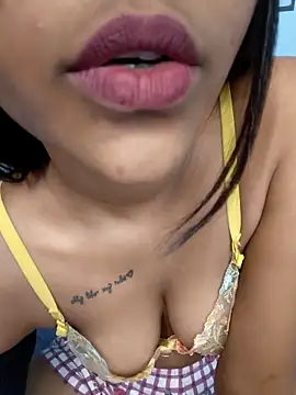 Snapshot of Ema-01 chatting on 11-30-25, 08:18 Ema-01 online show from 11-30-25, 08:18