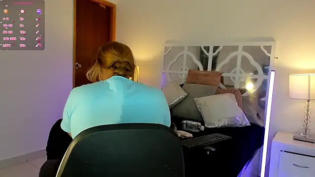 MikaelaStone online show from 12-18-25, 10:32