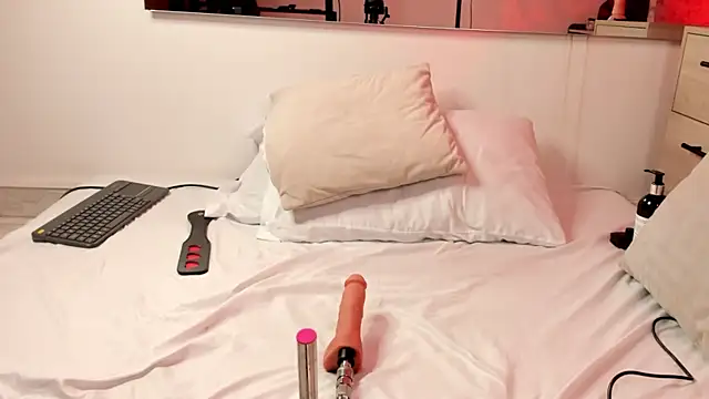 ShanelEvans online show from 04-28-26, 07:41