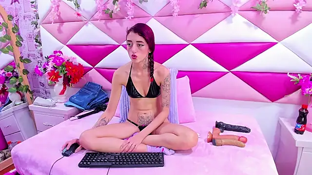 Snapshot of _Maleja_19_ chatting on 10-25-25, 03:14 Maleja 19 online show from 10-25-25, 03:14