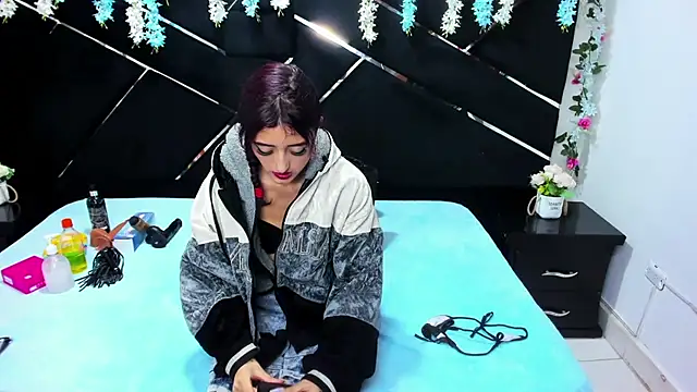 Snapshot of _Maleja_19_ chatting on 11-06-25, 02:56 Maleja 19 online show from 11-06-25, 02:56