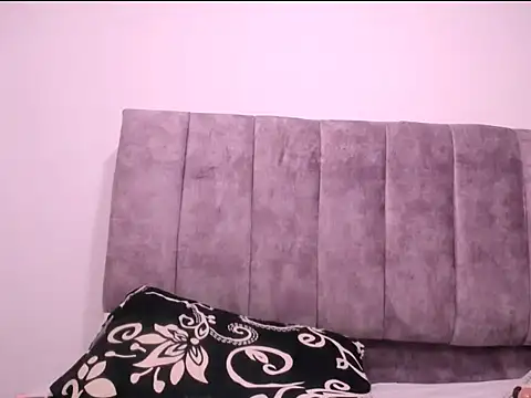 Snapshot of Luciana_hardmand chatting on 10-15-25, 11:38 Luciana hardmand online show from 10-15-25, 11:38