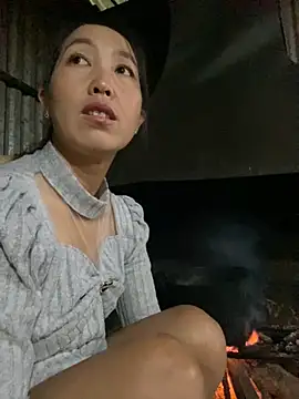 Huong-Ly online show from 11-08-25, 03:07
