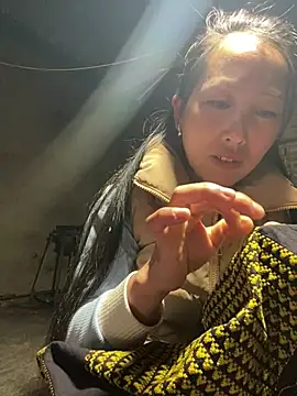 Huong-Ly online show from 03-04-26, 02:17