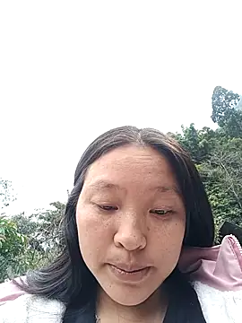 Snapshot of MuiNay chatting on 12-18-25, 03:01 MuiNay online show from 12-18-25, 03:01