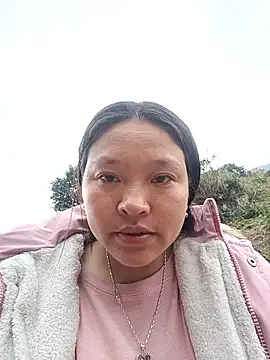 Snapshot of MuiNay chatting on 12-20-25, 12:51 MuiNay online show from 12-20-25, 12:51