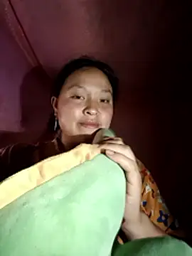 Snapshot of MuiNay chatting on 01-17-26, 12:54 MuiNay online show from 01-17-26, 12:54