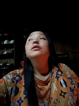 Snapshot of MuiNay chatting on 02-16-26, 11:28 MuiNay online show from 02-16-26, 11:28