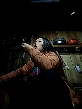 Snapshot of MuiNay chatting on 02-25-26, 11:20 MuiNay online show from 02-25-26, 11:20