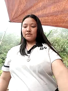 Snapshot of MuiNay chatting on 03-08-26, 03:43 MuiNay online show from 03-08-26, 03:43