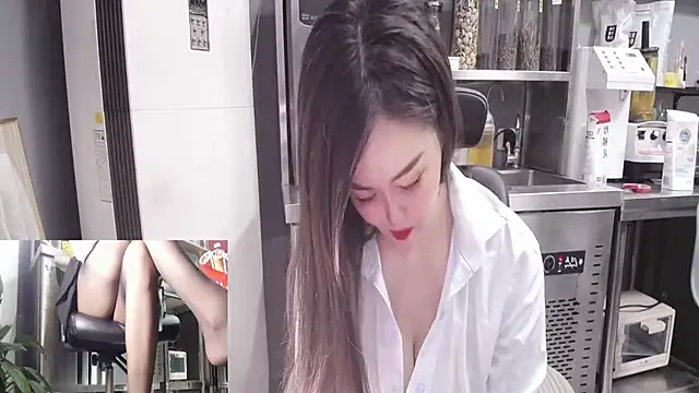 Snapshot of Eileen-L chatting on 09-14-25, 07:07 Eileen-L online show from 09-14-25, 07:07