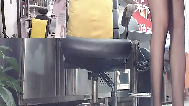 Snapshot of Eileen-L chatting on 10-04-25, 01:03 Eileen-L online show from 10-04-25, 01:03