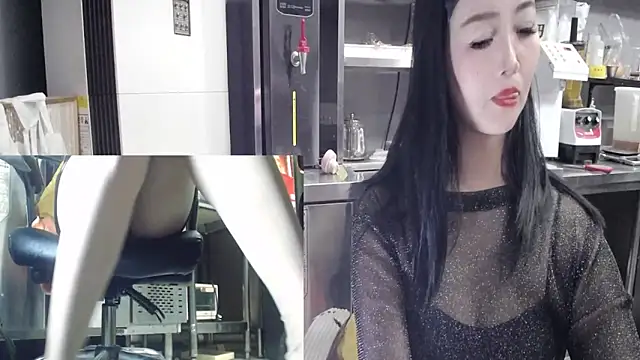 Snapshot of Eileen-L chatting on 11-13-25, 02:38 Eileen-L online show from 11-13-25, 02:38