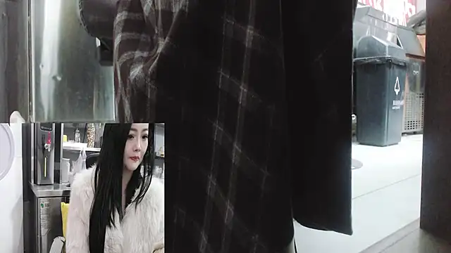 Snapshot of Eileen-L chatting on 12-04-25, 03:27 Eileen-L online show from 12-04-25, 03:27