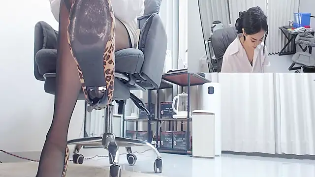 Snapshot of Eileen-L chatting on 02-09-26, 05:11 Eileen-L online show from 02-09-26, 05:11