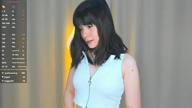 Snapshot of Honeey_Beee chatting on 09-24-25, 07:17 Honeey Beee online show from 09-24-25, 07:17