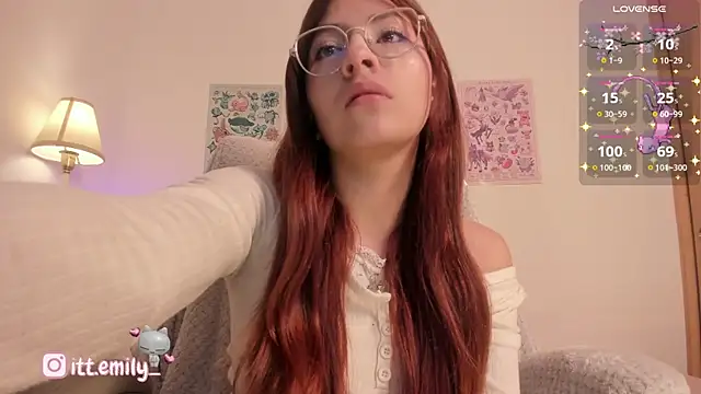Snapshot of emily_uwu0 chatting on 06-12-26, 02:10 emily uwu0 online show from 06-12-26, 02:10