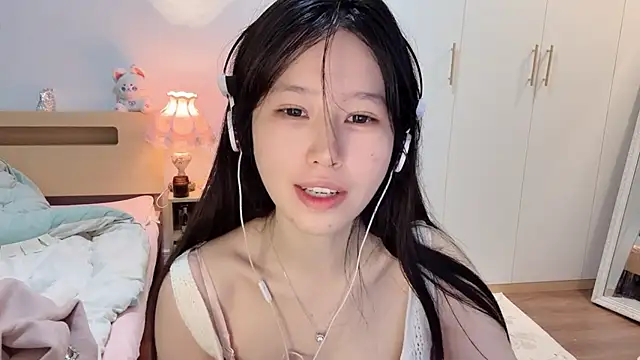 Snapshot of xixi_gougou chatting on 11-06-25, 02:12 xixi gougou online show from 11-06-25, 02:12