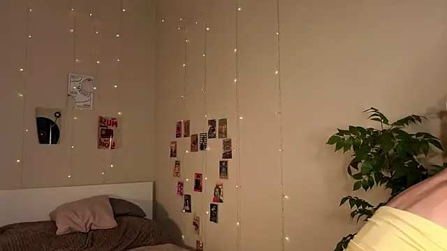 Snapshot of GeorginaHarn chatting on 10-17-25, 08:06 GeorginaHarn online show from 10-17-25, 08:06