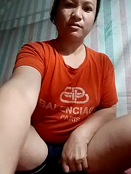 Snapshot of Love-Mama33 chatting on 12-20-25, 08:16 Love-Mama33 online show from 12-20-25, 08:16