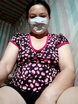 Snapshot of Love-Mama33 chatting on 02-25-26, 12:48 Love-Mama33 online show from 02-25-26, 12:48