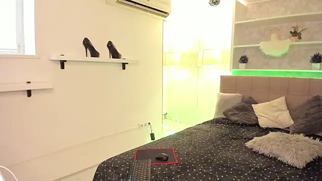 Snapshot of IsabelKiss chatting on 10-29-25, 06:26 IsabelKiss online show from 10-29-25, 06:26